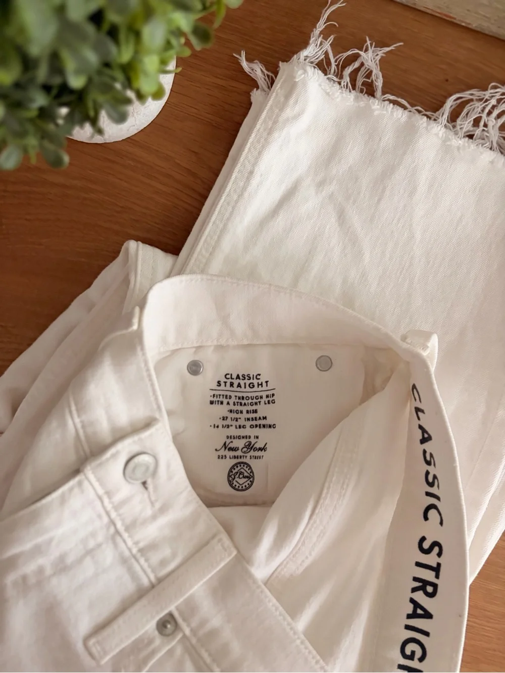 J.Crew Classic Straight Jeans in white size 30